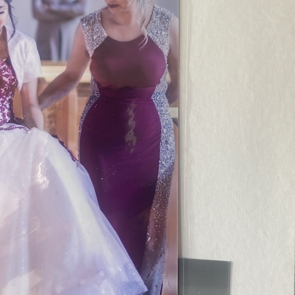 Elegant Gown - Maroon - Picture 4 of 4